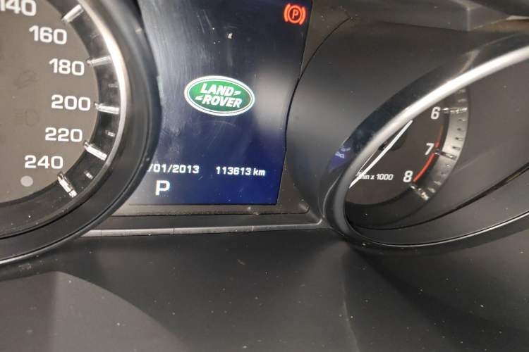 Used Land Rover Discovery Sport 2015 2.0T SE Odometer Close Up