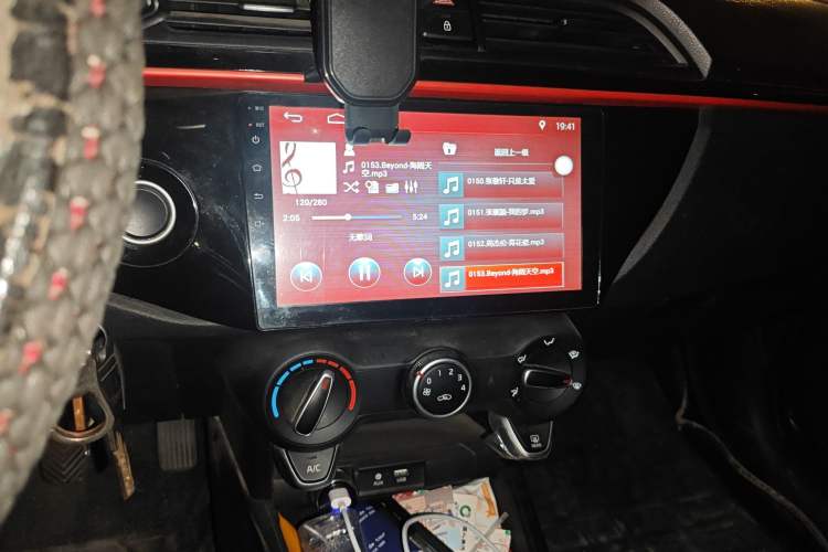 Used Kia KX Cross 2017 1.4L MT GLS
