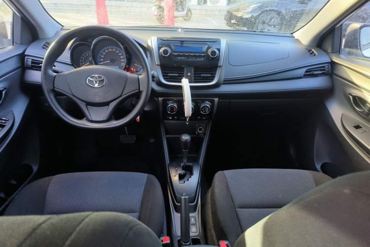 Used Toyota YARiS L Zhi Xiang 2017 1.5E CVT Dynamic Edition Center Console