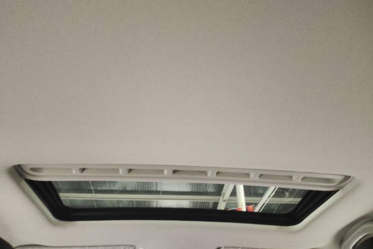 Used Roewe 350 2015 1.5L Manual Luxury Sunroof Edition
