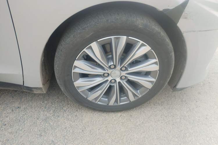 Used Hongqi E-QM5 2022 431 km Charge & Enjoy Edition Right Front Wheel Hub