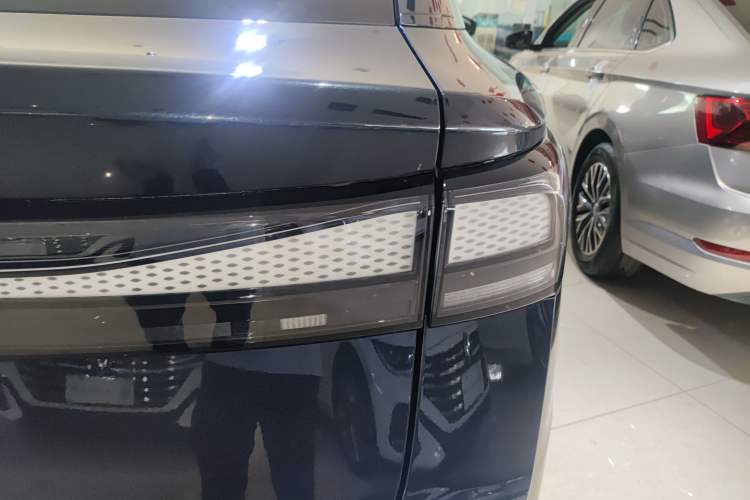 Used Volkswagen ID.7 VIZZION 2024 AIR model Right Rear Taillight