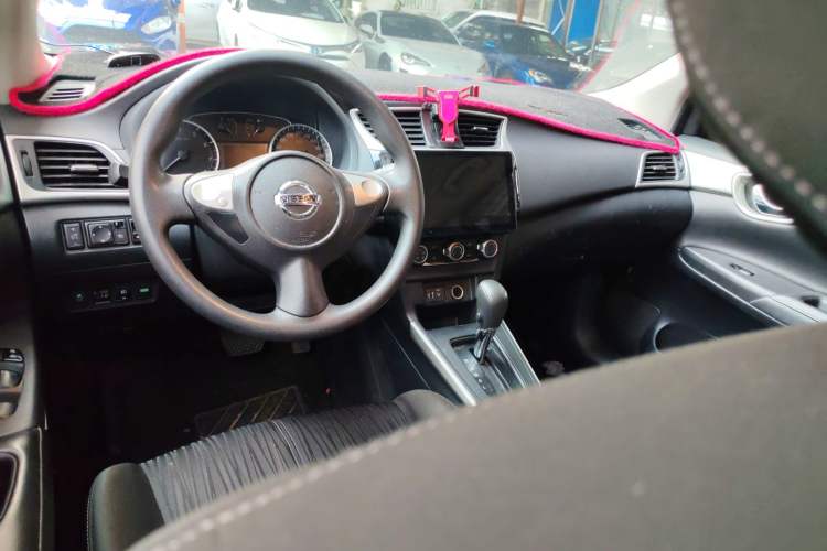 Used Nissan Sylphy 2019 Classic 1.6XE CVT Comfort Edition Center Console