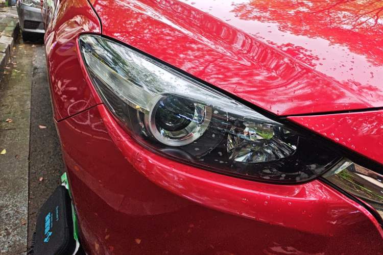 Used Mazda 3 Axela 2017 Sedan 1.5L Automatic Comfort Model Emission Standard China V Right Front Headlight