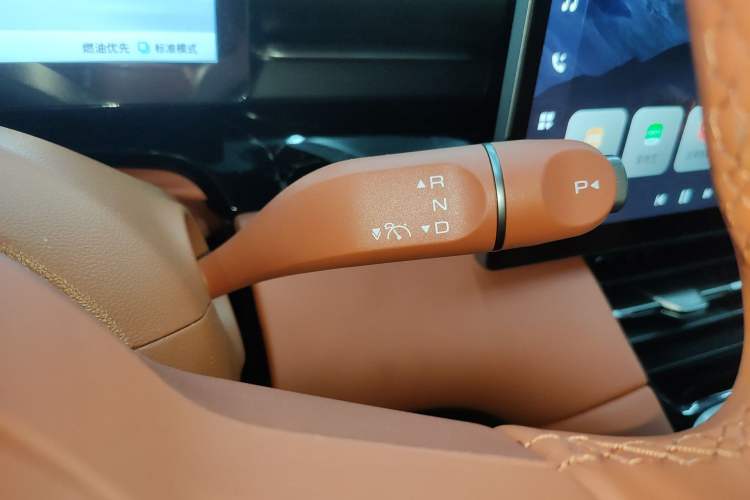 Used Wuling Xingguang S 2025 Model, 130km Flagship Edition Gear Lever