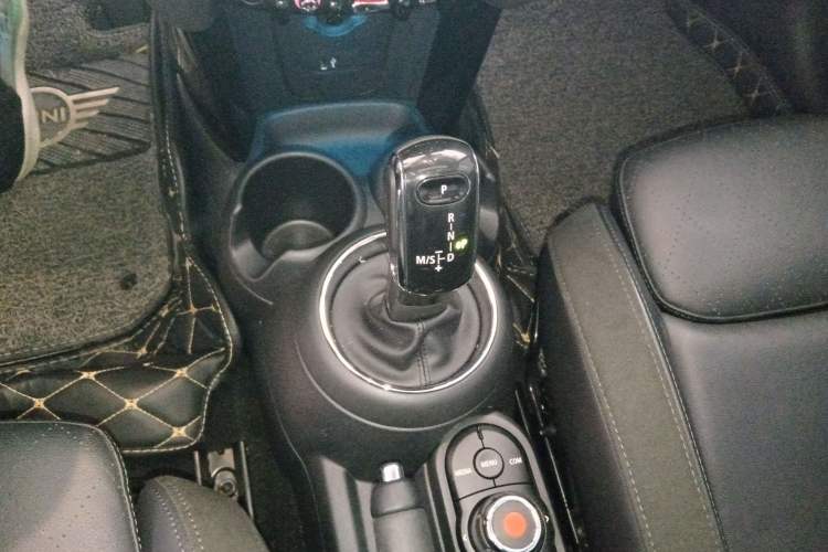 Used MINI MINI 2019 1.5T COOPER Artist
