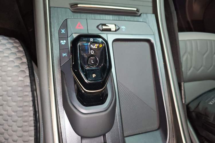 Used Ford Edge 2023 Ford Explorer L 2.0T EcoBoost E-Hybrid Two-Wheel Drive 7-Seater Luxury Model
