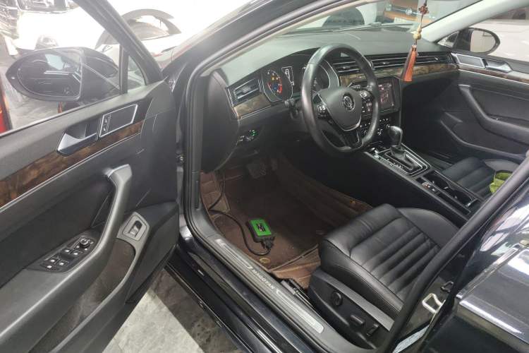 Used Volkswagen Magotan 2019 330TSI DSG Luxury Version China VI Standard Driver Seat