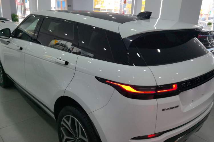 Used Land Rover Range Rover Evoque 2024 Aurora L 249 PS Prestige Light-Chasing Edition
