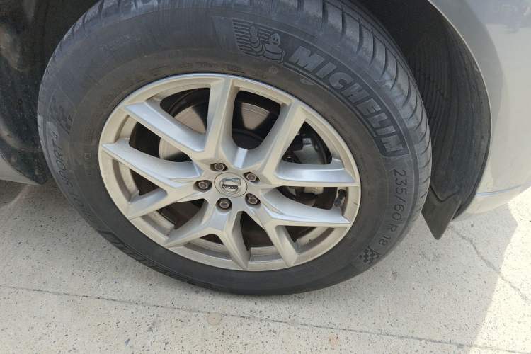 Used Volvo XC60 2019 T5 4x4 Smart Edition China VI Standard Right Front Wheel Hub