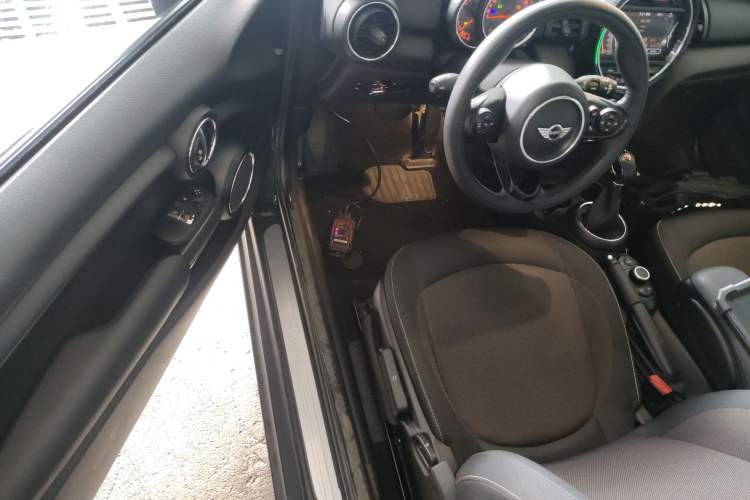 Used MINI 2016 1.2T ONE Pioneer Edition Driver Seat