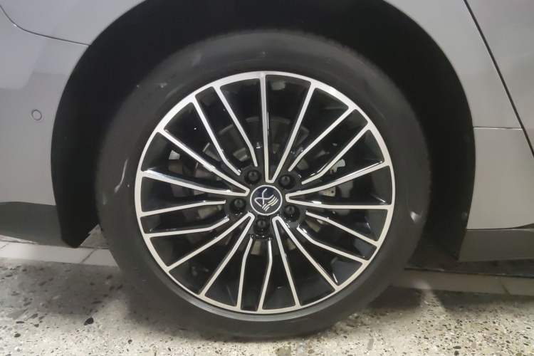 Used BYD Han 2025 DM-i Intelligent Driving Edition 125KM LiDAR Flagship Model
