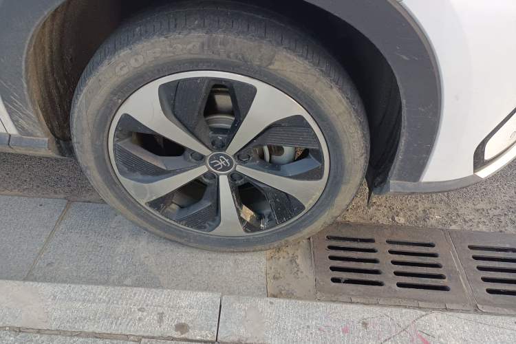 Used BYD Song PLUS New Energy 2021 EV Flagship Model Right Front Wheel Hub