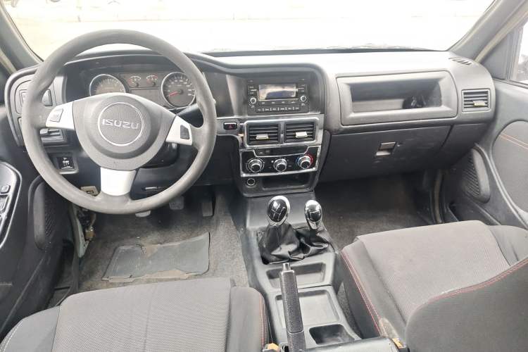 Used Isuzu Pickup 2015 2.8T Four-Wheel Drive 4JB1CT