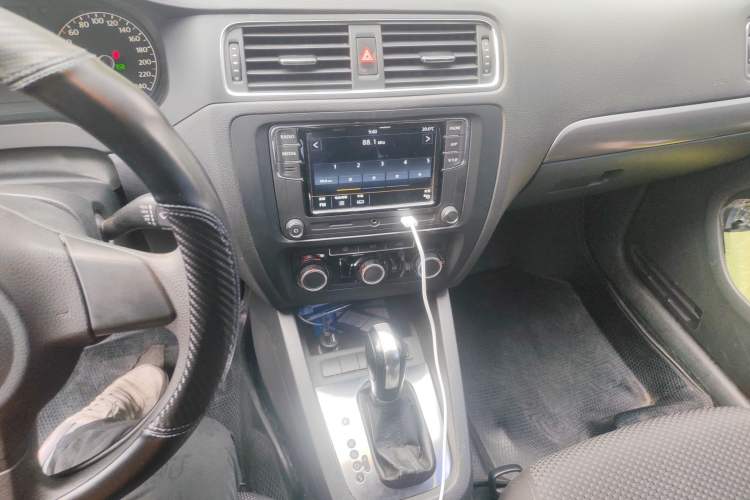 Used Volkswagen Sagitar 2012 1.6L Automatic Fashion Edition
