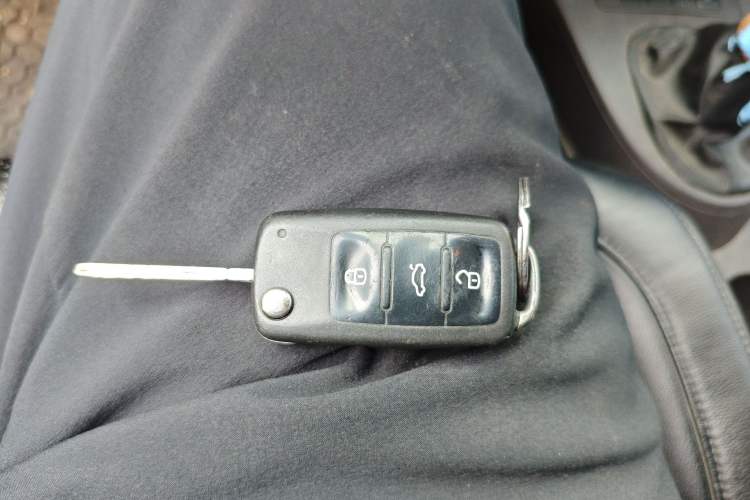 Used Volkswagen Touran 2015 1.4T Manual Fashion Edition 5-Seater Vehicle Key