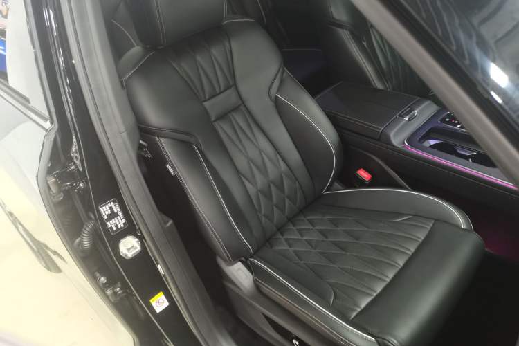 Used GAC Trumpchi GS8 2022 Linghang Series 2.0 TGDI Two-Wheel-Drive Luxury Smart Connectivity Version (7 Seats)
