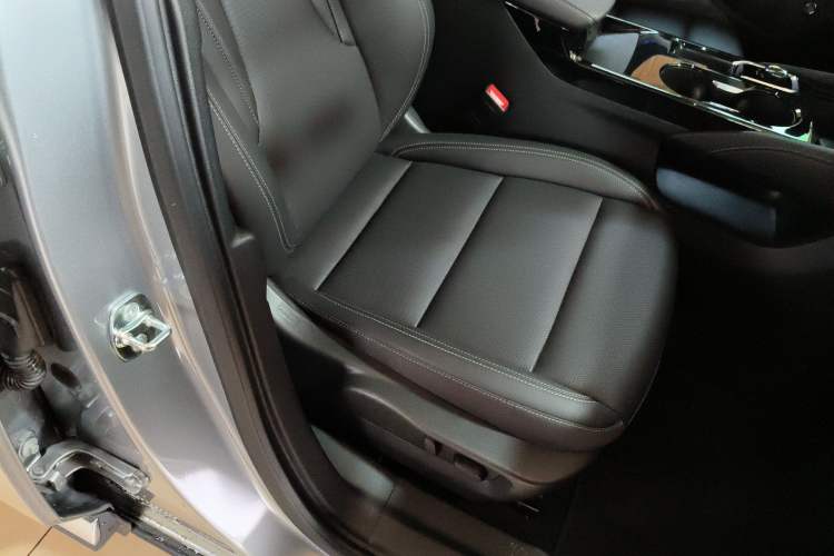 Used Buick Envision 2025 25T Entry-Grade Platinum Edition