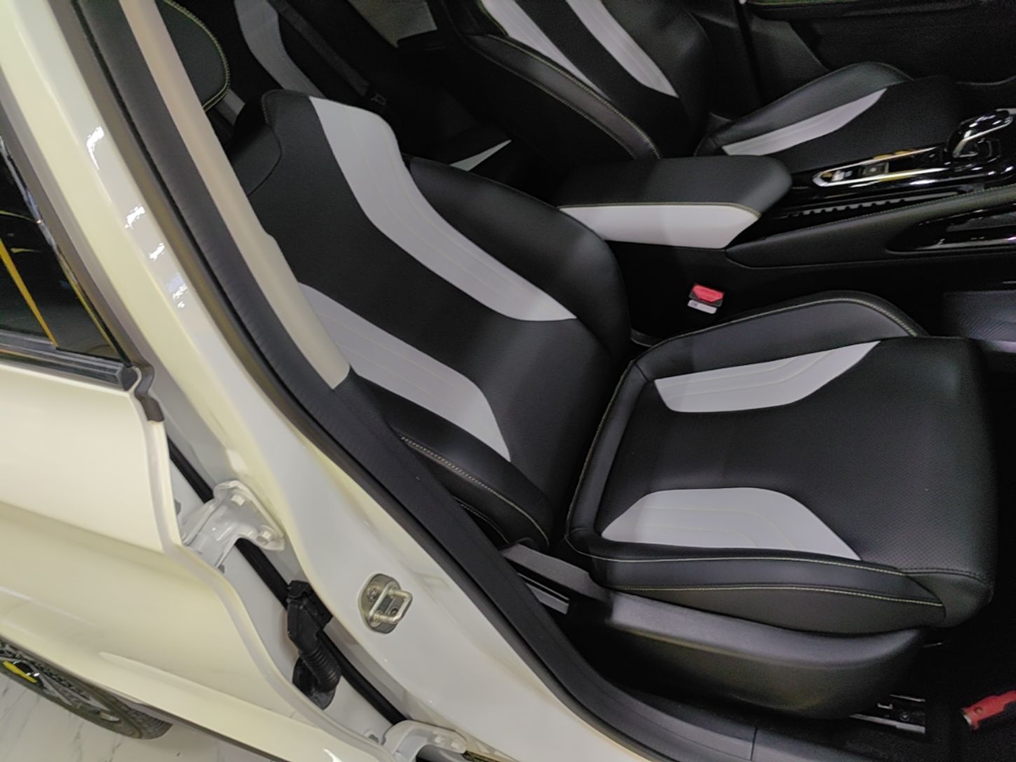 Geely Auto Coolray 2022 Bin Yue COOL 1.5TD DCT Ignite Edition — снимка 19