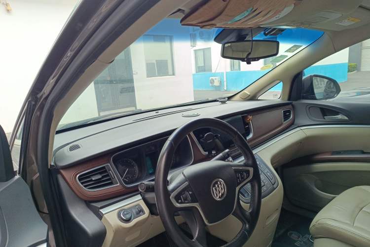 Used Buick GL8 2015 2.4L Luxury Business Premium Edition
