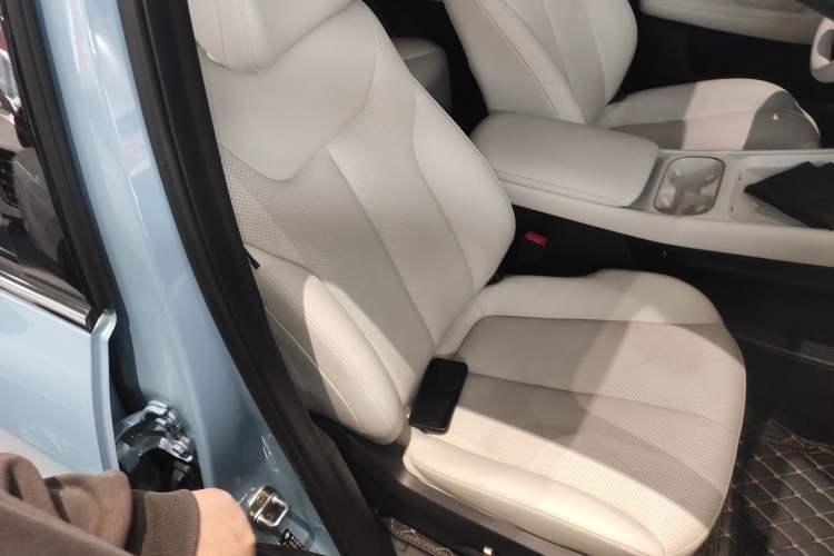 Used Baojun Yunhai 2024 140km Plug-in Hybrid Version
