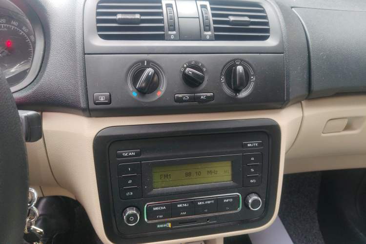 Used Skoda Fabia 2014 1.4L Manual Crystal Edition
