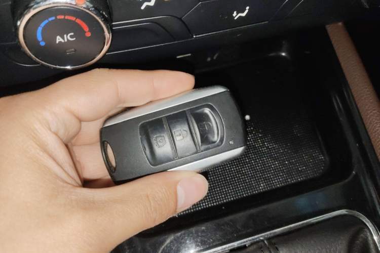 Used Dongfeng Fengon 580 2016 1.5T Manual Luxury Edition Vehicle Key