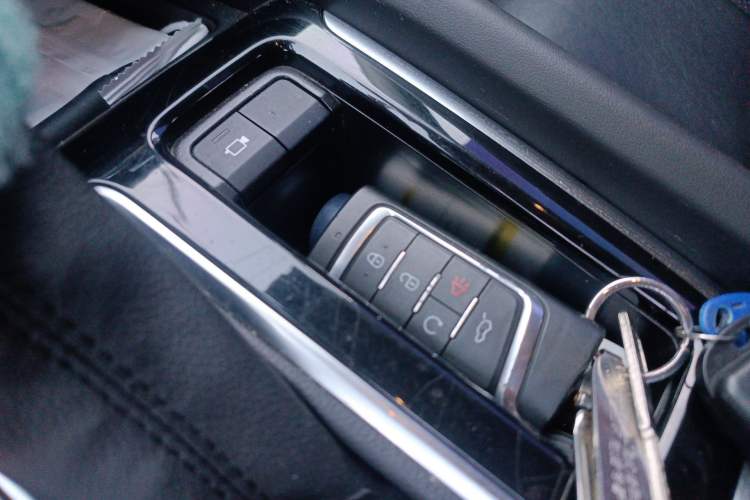 Used GAC Trumpchi GS8 2017 320T Four-Wheel Drive Luxury Smart Connectivity Version (7 Seats)