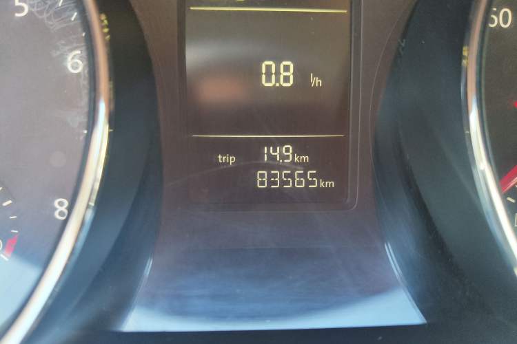 Used Volkswagen Sagitar 2015 230TSI Manual Comfort Version Odometer Close Up