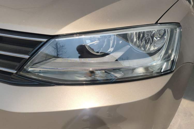 Used Volkswagen Sagitar 2017 230TSI Automatic Comfort Version Left Front Headlight