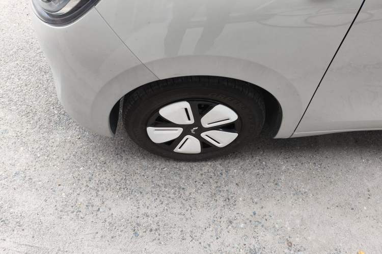 Used Wuling Hongguang MINIEV 2025 Four-Door Version Zhenxiang+ Edition Left Front Wheel Hub