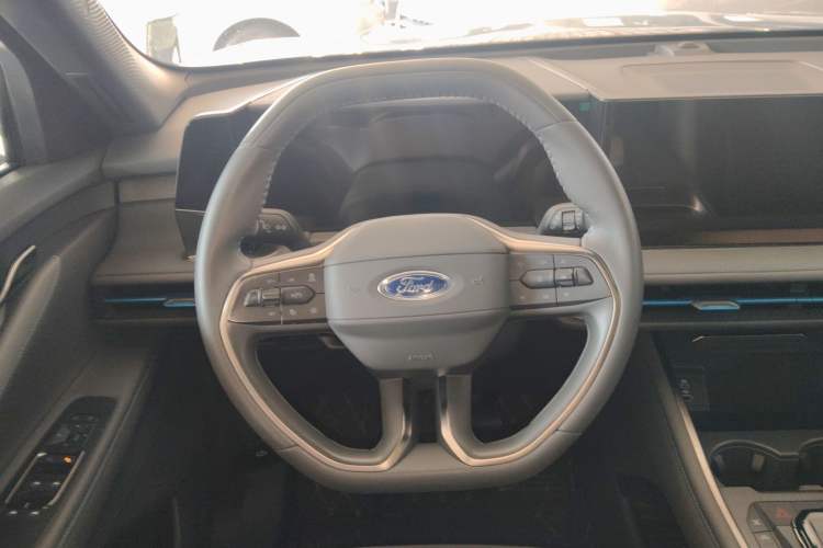 Used Ford Edge 2023 Ford Explorer L 2.0T EcoBoost Two-Wheel Drive 7-Seater Luxury Model