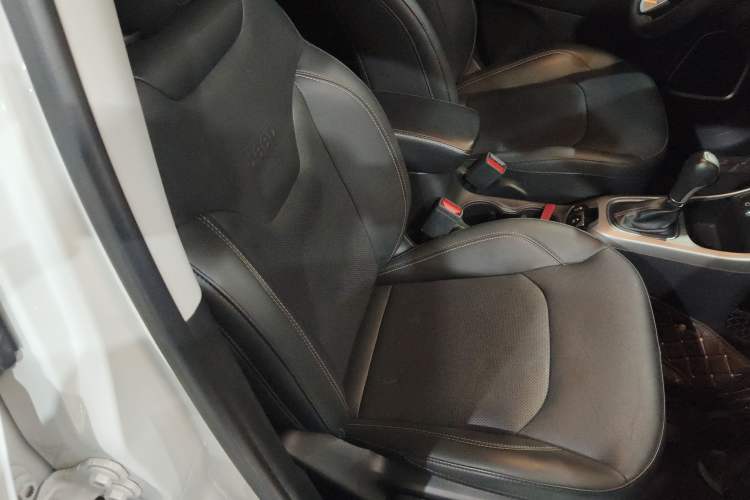 Used Jeep Compass 2019 200T Automatic Family Edition - Connected Large Screen Version
