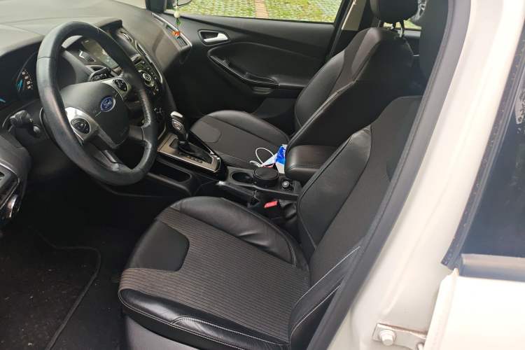 Used Ford Focus 2012 Hatchback 1.6L Automatic Fashion Edition
