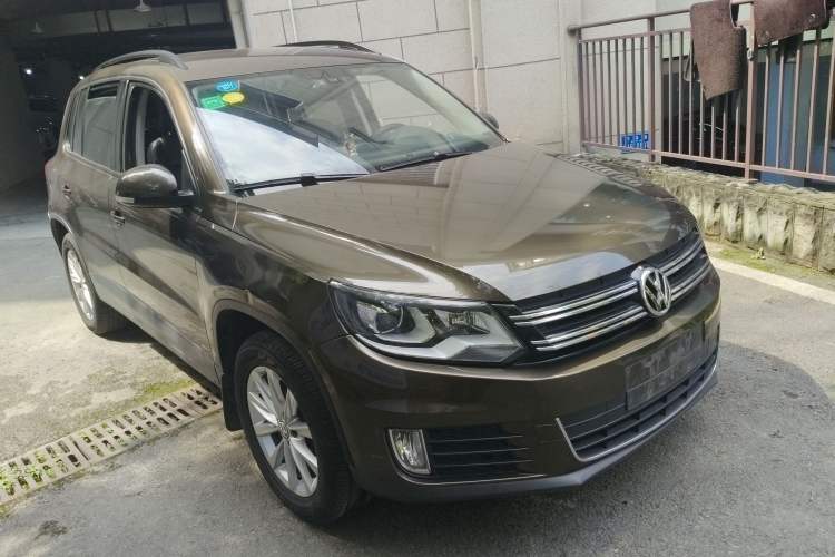Used Volkswagen Tiguan 2015 1.8TSI Automatic All-Wheel Drive Comfort Edition Front Right 45 Deg