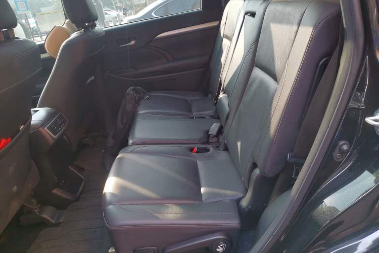 Used Toyota Highlander 2018 2.0T Four-Wheel Drive Luxury Edition 7 Seats China V Emission Standard
