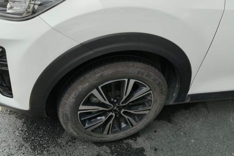 Used Kia kx1 Stonic 2021 1.4L CVT Fun Edition Left Front Wheel Hub