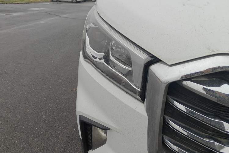 Used SAIC MAXUS V90 RV 2021 2.0T Travel Master V90 Self-Propelled Class B RV Deluxe Edition with a Horizontal Bed Right Front Headlight