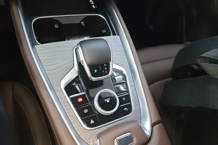 Used Chery Tiggo 8 PRO 2024 Champion Edition 290T Two-Wheel Drive Peak Version 5 Seats Gear Lever