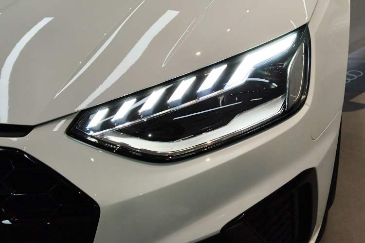 Used Audi A4L 2025 2 Million Units Enjoyment Version 40 TFSI Luxury Dynamic Edition Left Front Headlight