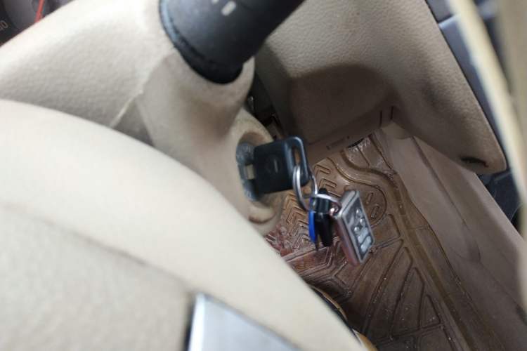 Used Nissan Tiida Sedan 2005 1.6J MT Vehicle Key