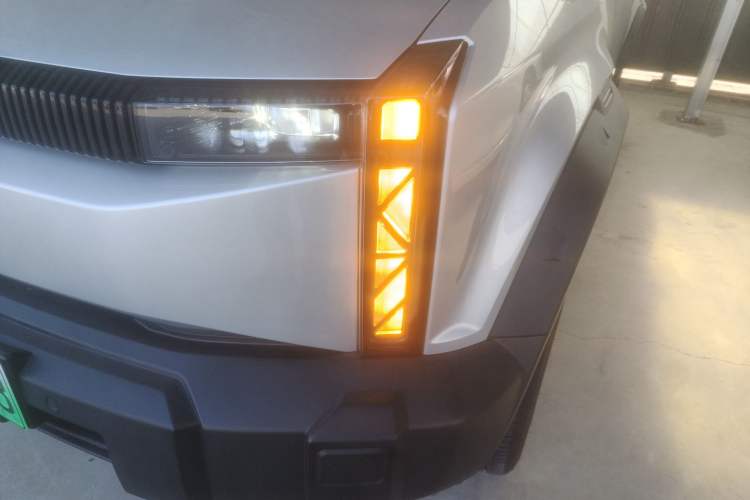 Used iCAR 03 2024 501km Two-Wheel Drive Long-Range Version Left Front Headlight