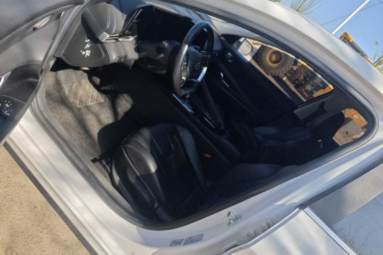 Used Hyundai Elantra 2021 1.5L CVT GLX Elite Edition Left Front Seat