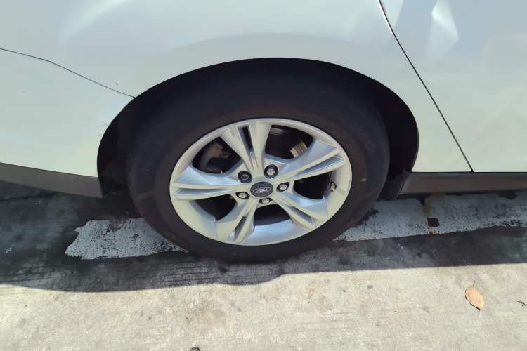 Used Ford Focus 2012 Sedan 1.6L Automatic Fashion Edition