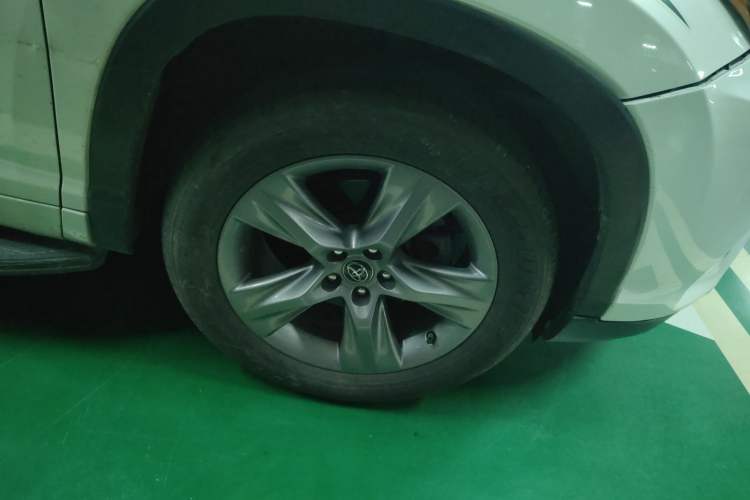 Used Toyota Highlander 2018 2.0T Four-Wheel Drive Luxury Edition 7 Seats China V Emission Standard
