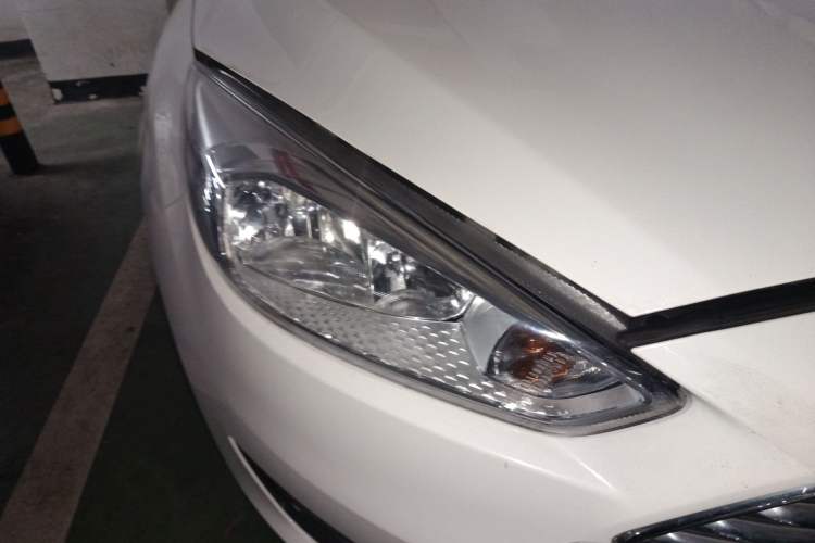 Used Ford Focus 2017 Sedan 1.6L Automatic Fashion Edition Smart Drive Version Right Front Headlight