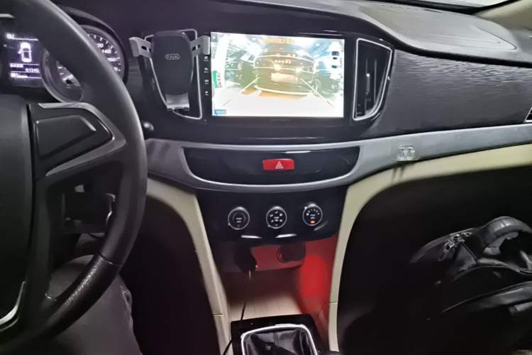 Used Baojun 730 2016 Revised 1.5L Manual Standard Version 7 Seats China V Emission Standard
