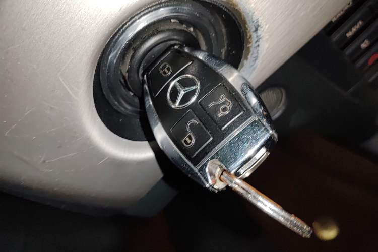 Used Mercedes-Benz GLK-Class 2013 GLK 300 4MATIC Dynamic Sunroof Model