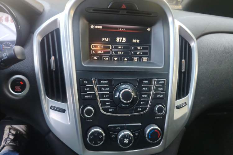 Used JMC Yusheng S350 2013 2.4T Automatic 2WD Diesel Luxury Edition 5 Seats
