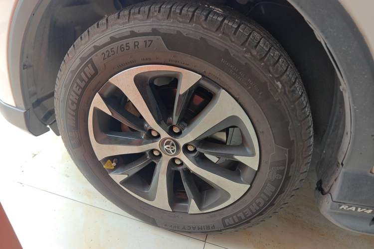 Used Toyota RAV4 2016 2.0L CVT Two-Wheel Drive Fashion Edition China V Standard